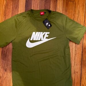 Nike Men's Green Short Sleeve Tee
